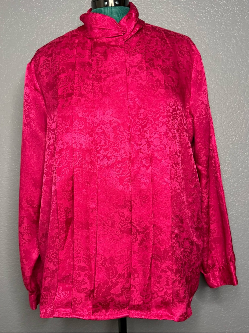Ship’n Shore Hot Pink Jacquard Blouse Mandarin Collar Statement Top Size 16